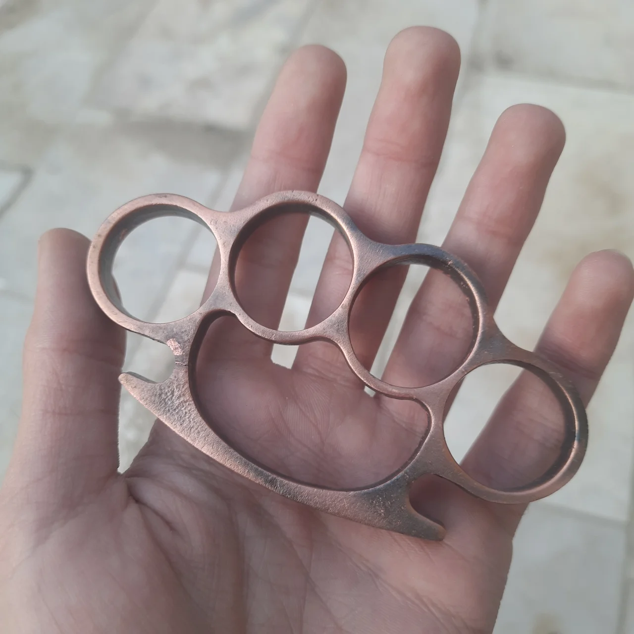 Brass-knuckles-simple-design-copper-color-pen پنجه بوکس طرح ساده رنگ مس قلم